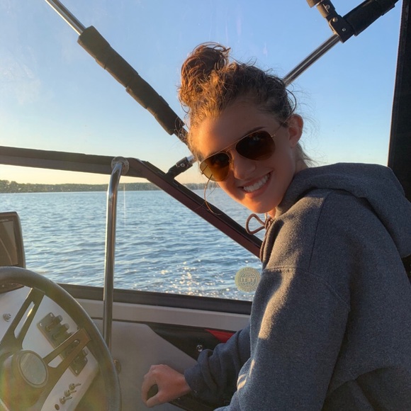 Meet your Posher, Hayley - Picture 1 of 1